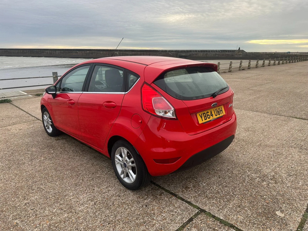 Ford Fiesta Zetec 5dr YD64UUH Red #3
