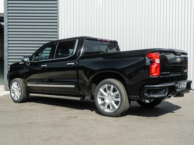 Chevrolet Silverado High Country Black #4
