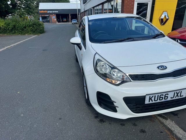 Kia RIO Sr7 Hatchback White #6