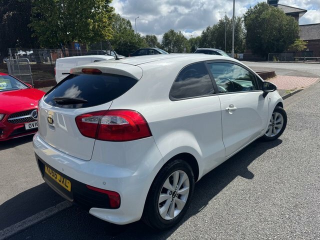 Kia RIO Sr7 Hatchback White #4