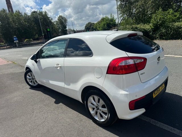 Kia RIO Sr7 Hatchback White #2