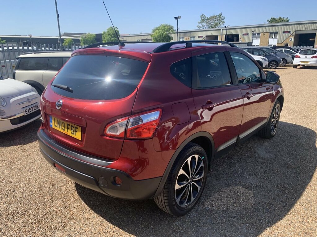 Nissan Qashqai Petrol Red #4