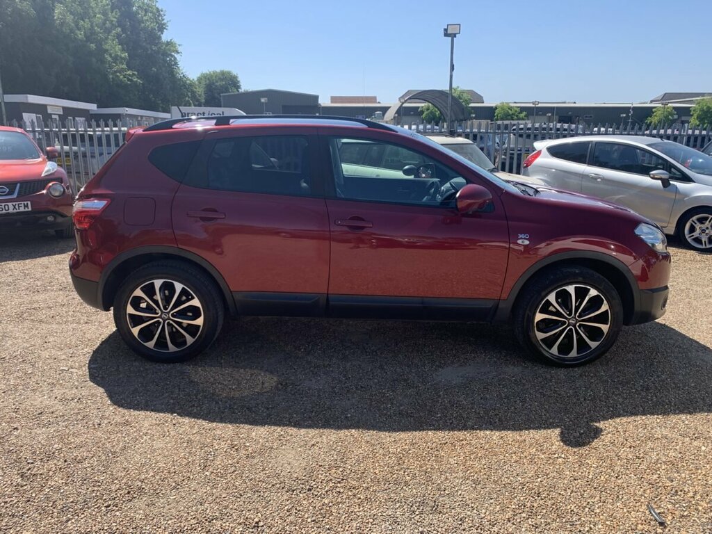 Nissan Qashqai Petrol Red #3