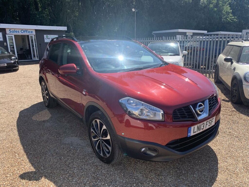 Nissan Qashqai Petrol Red #2