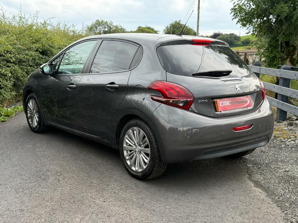Peugeot 208 Signature Grey #2