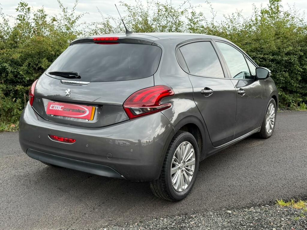 Peugeot 208 Signature Grey #4