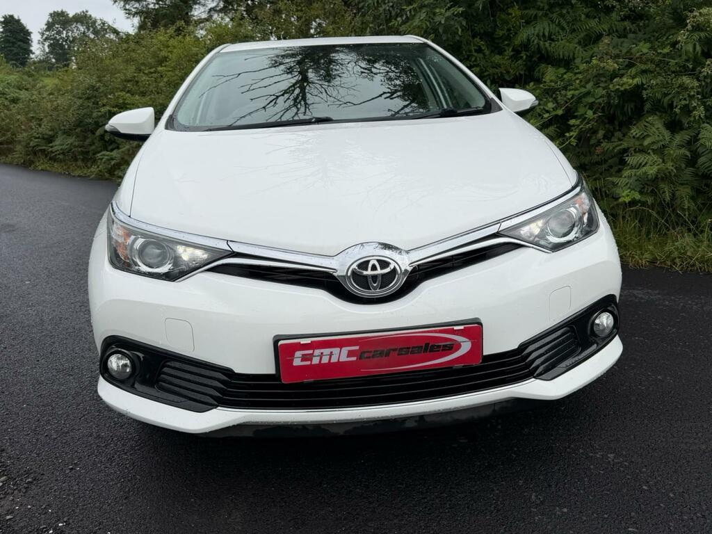 Toyota Auris 1.6 D-4d Design Hatchback Euro 6 White #5