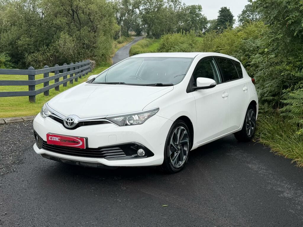 Toyota Auris 1.6 D-4d Design Hatchback Euro 6 White #3