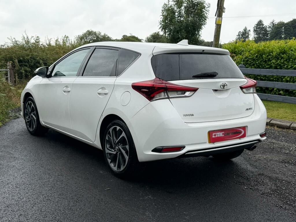 Toyota Auris 1.6 D-4d Design Hatchback Euro 6 White #4