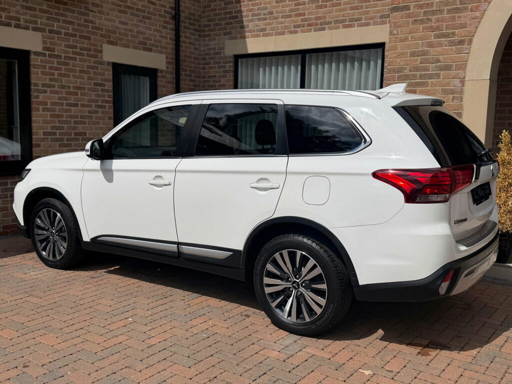 Mitsubishi Outlander 2.0 Mivec 4 Cvt 4Wd Euro 6 Ss White #4