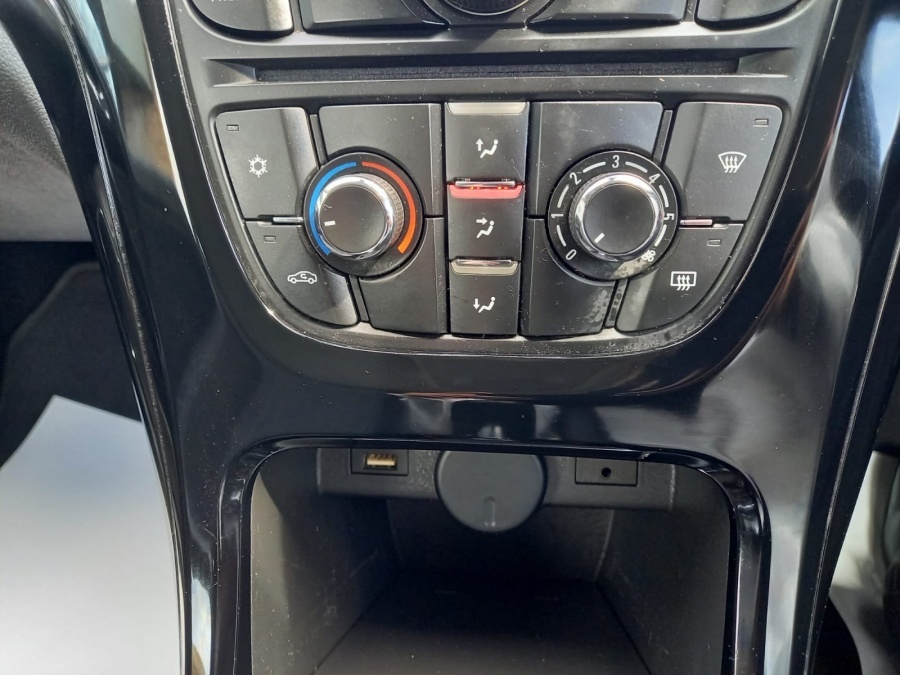 Vauxhall Astra GTC 1.4I Turbo Limited Edition Black #21