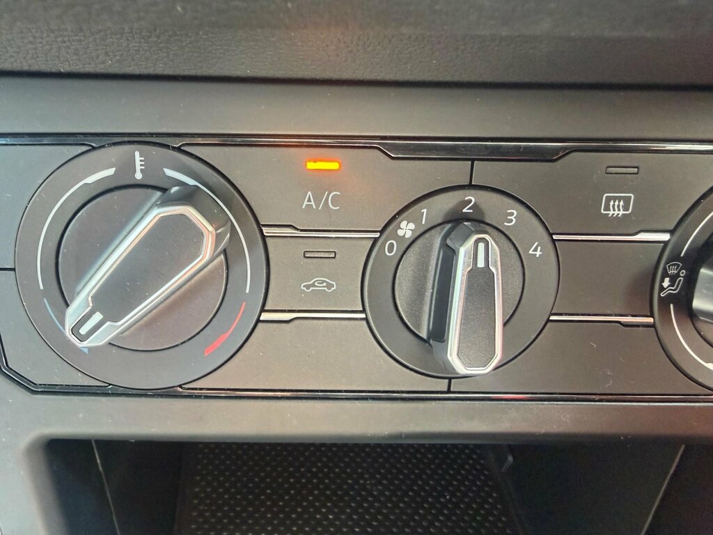 Volkswagen Polo Match Black #13