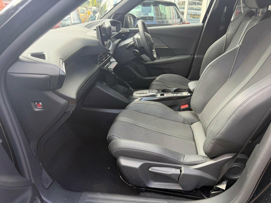 Peugeot 2008 1.2 Puretech Allure White #10