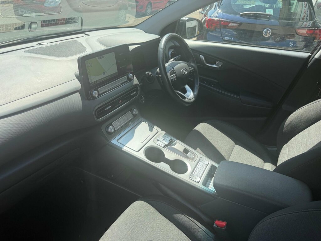 Hyundai Kona Premium White #7