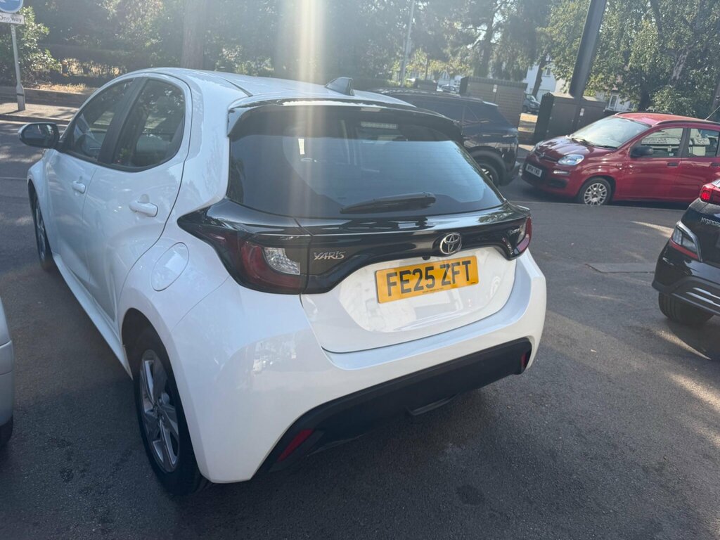 Toyota Yaris 1.5 Vvt-h Icon E-cvt Euro 6 Ss White #2