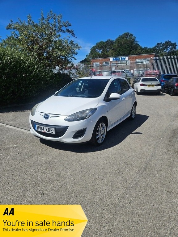 Mazda 2 Tamura White