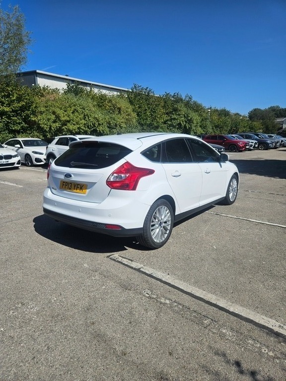 Ford Focus Zetec White #4