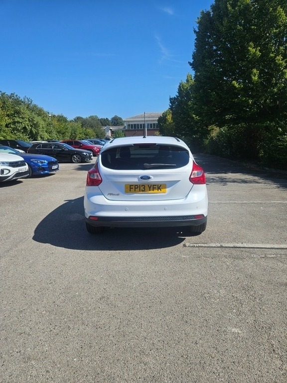 Ford Focus Zetec White #5
