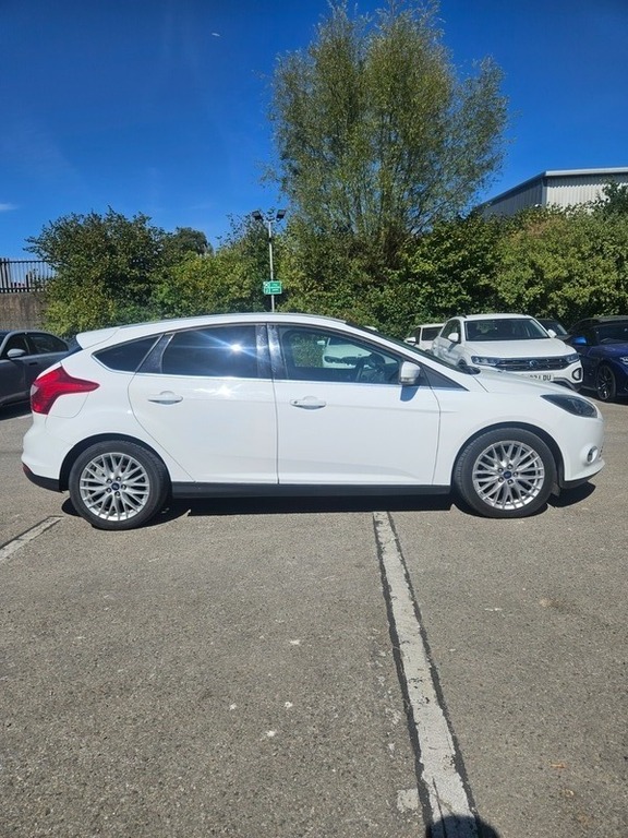Ford Focus Zetec White #3