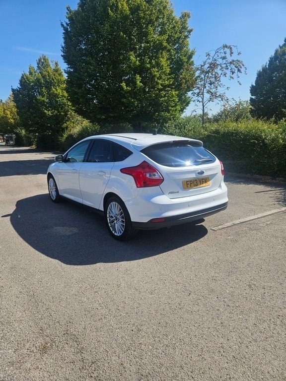 Ford Focus Zetec White #6