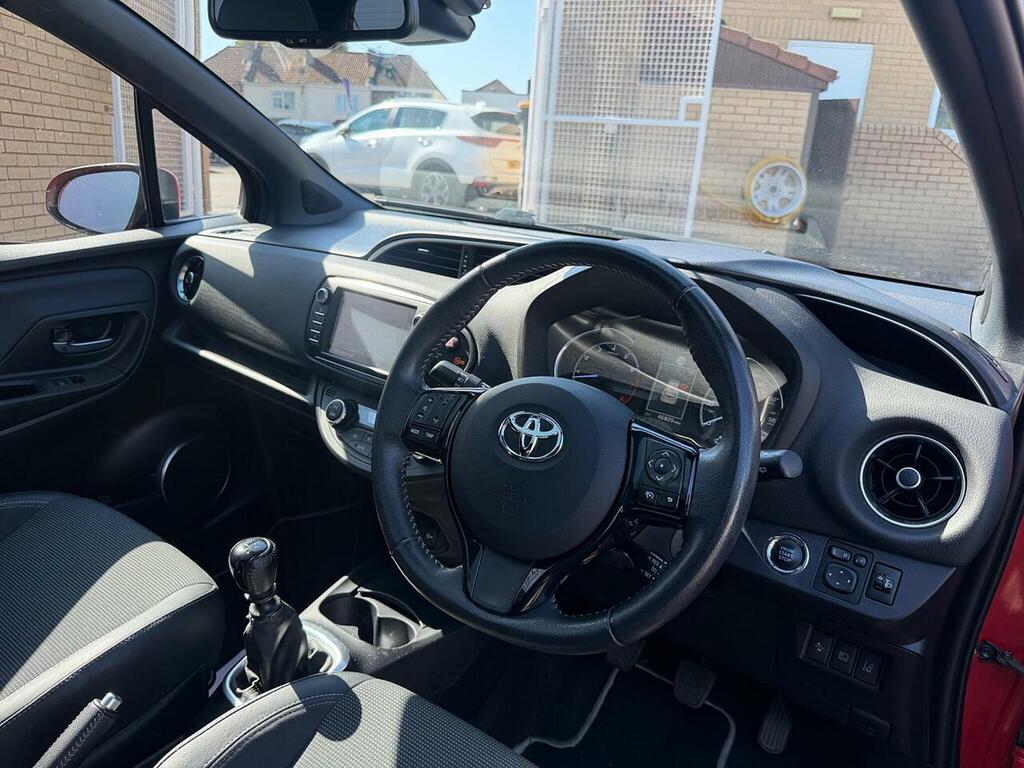 Toyota Yaris 1.5 Vvt-i Excel Euro 6 WO17LRF Red #4