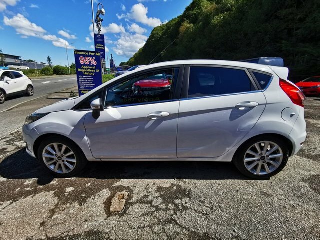 Ford Fiesta 1.0T Ecoboost Titanium Hatchback PF66CFG White #4
