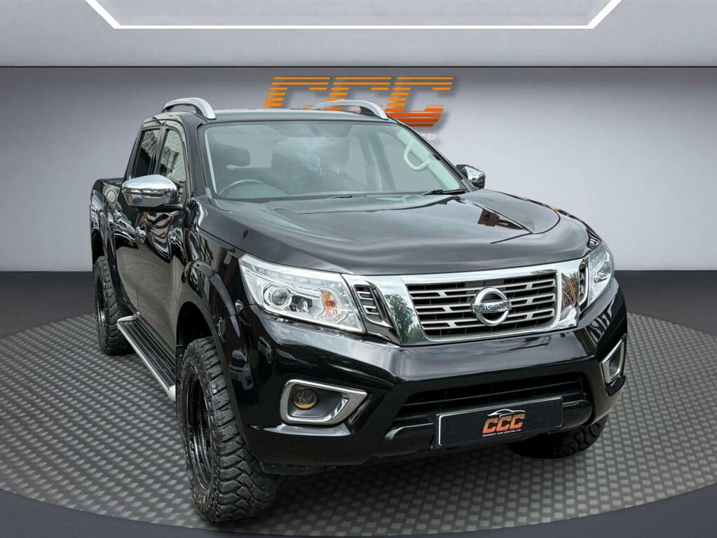 Nissan Navara Tekna Black #3