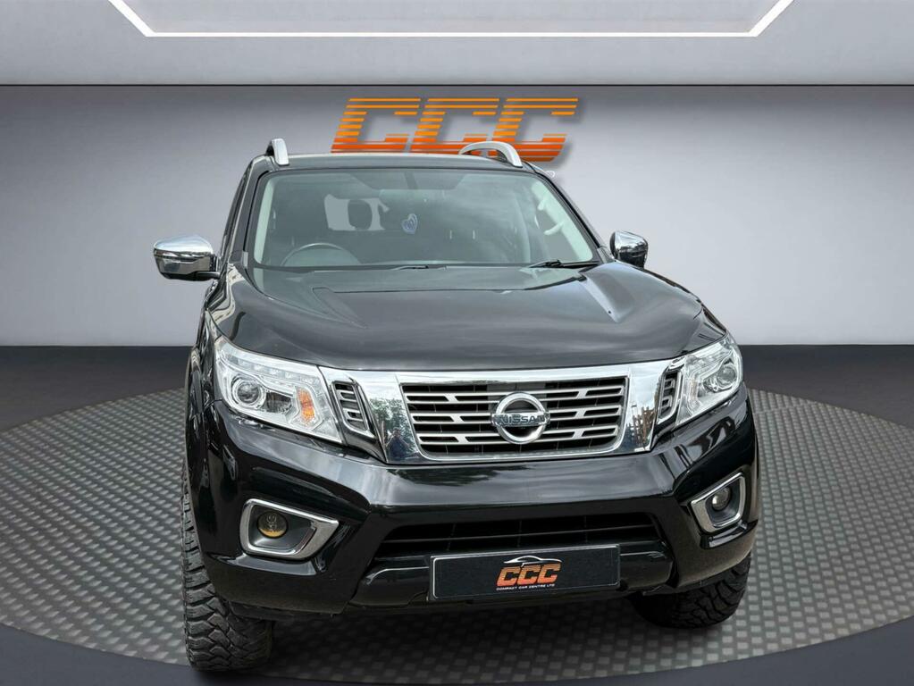 Nissan Navara Tekna Black #5