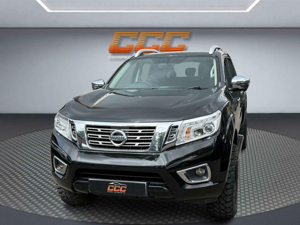 Nissan Navara Tekna Black #6