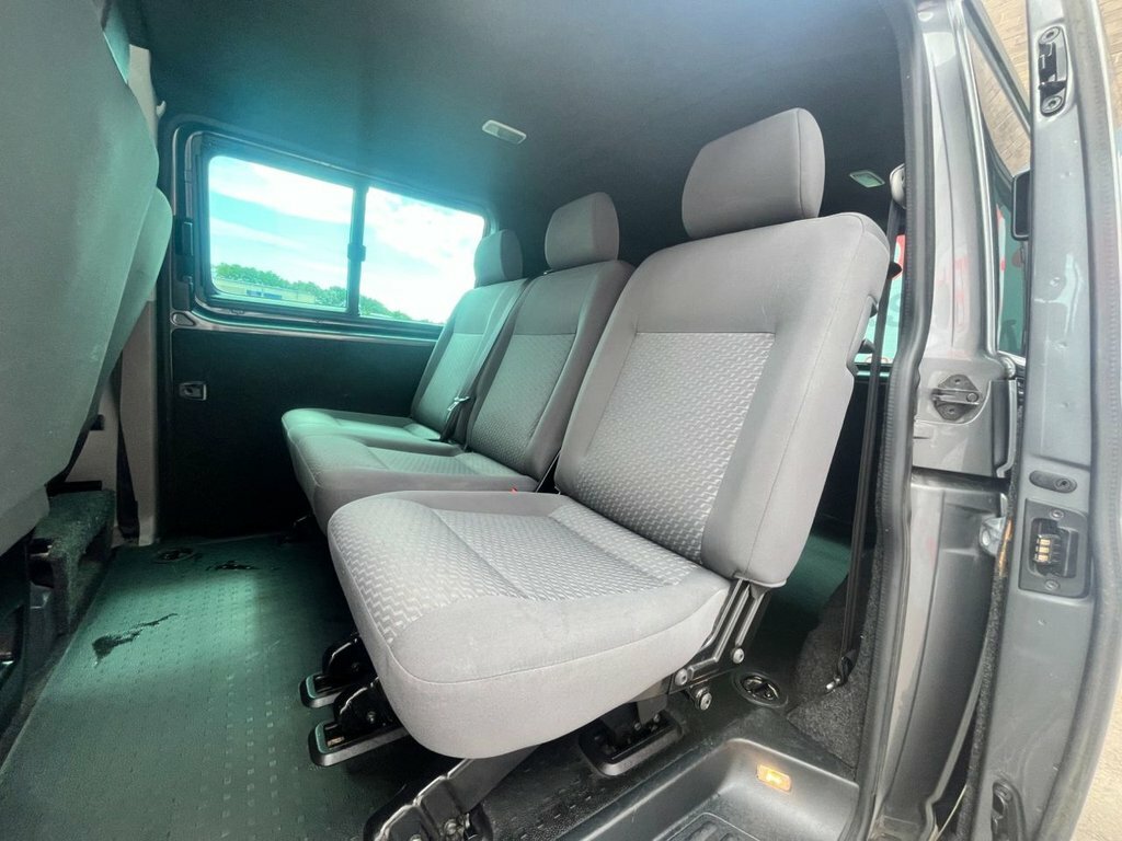 Volkswagen Transporter Combi Van 2.0 Bitdi T32 Highline Kombi Dsg 4Motion Grey #21