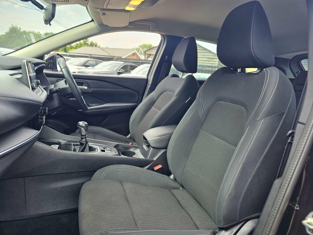 Nissan Qashqai 1.3 Dig-t Mhev Acenta Premium Euro 6 Ss Black #5