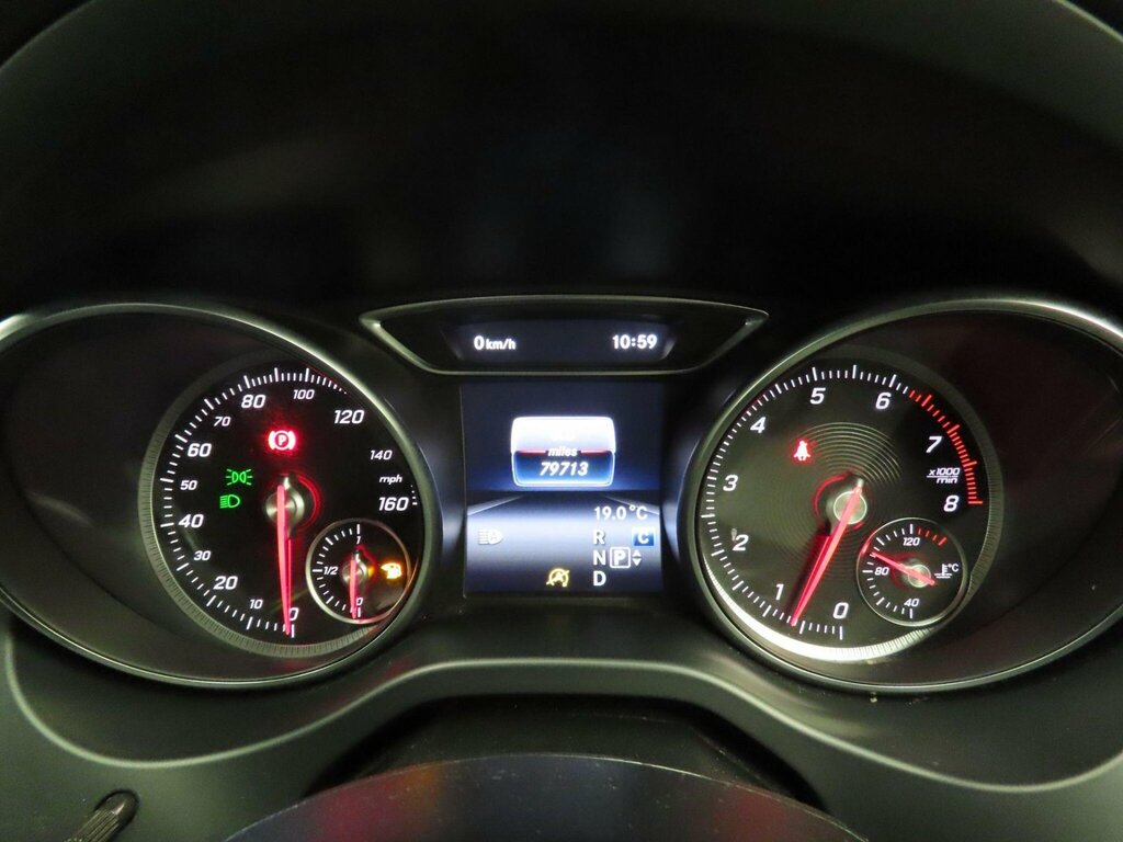 Mercedes-Benz GLA Class 2.1 Gla 200 D 4Matic Amg Line Premium 134 Bhp Black #11