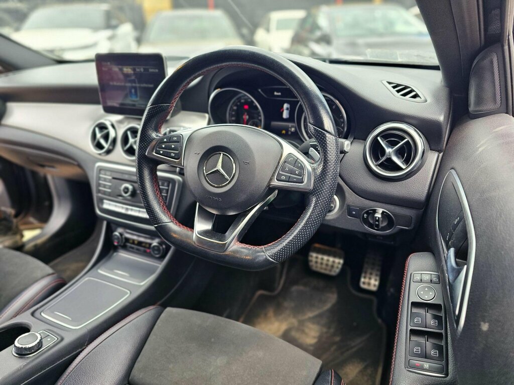 Mercedes-Benz GLA Class 1.6 Gla200 Amg Line Premium 7G-dct Euro 6 Ss Black #3