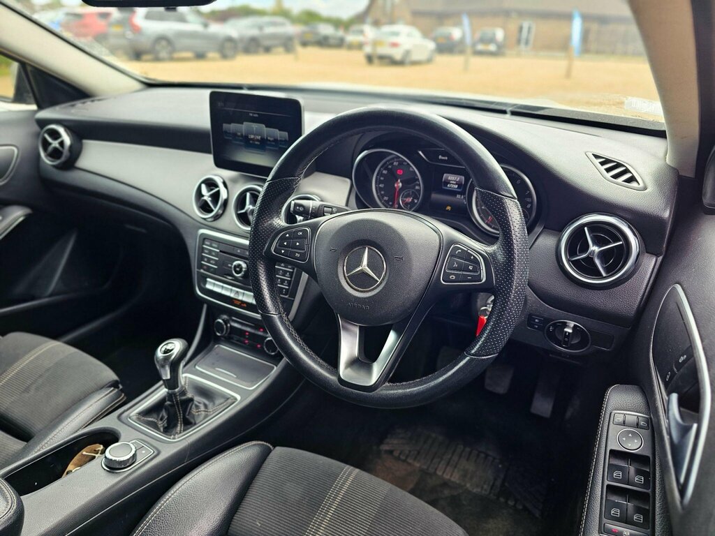 Mercedes-Benz GLA Class 1.6 Gla180 Urban Edition Euro 6 Ss Grey #2