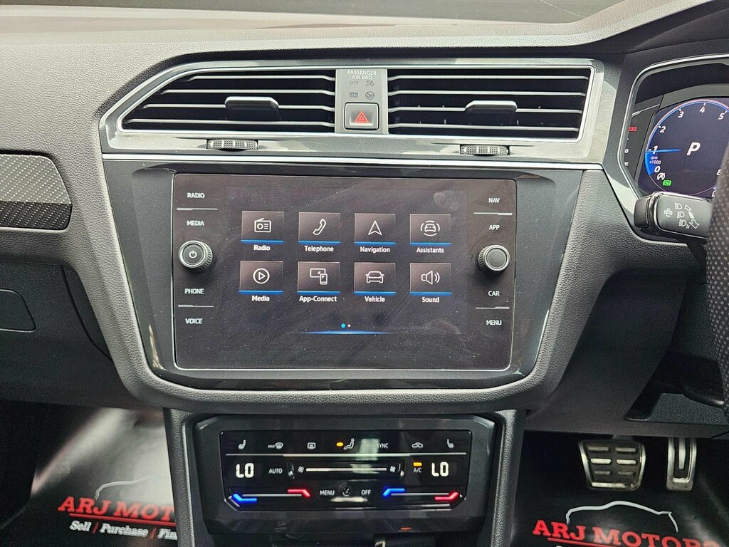 Volkswagen Tiguan Elegance White #35