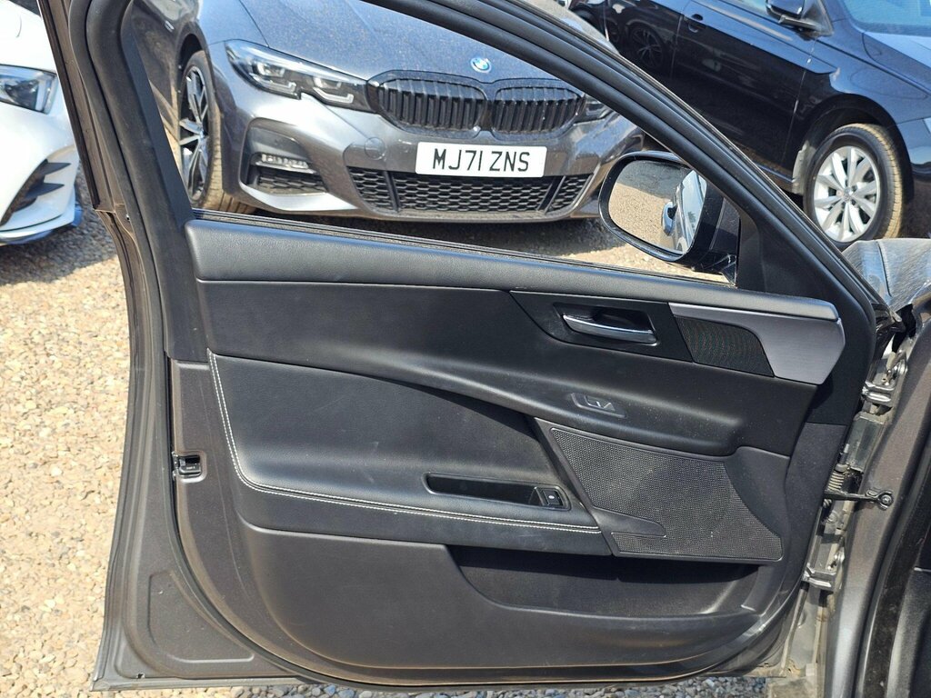 Jaguar XE 2.0D R-sport Euro 6 S S Red #9