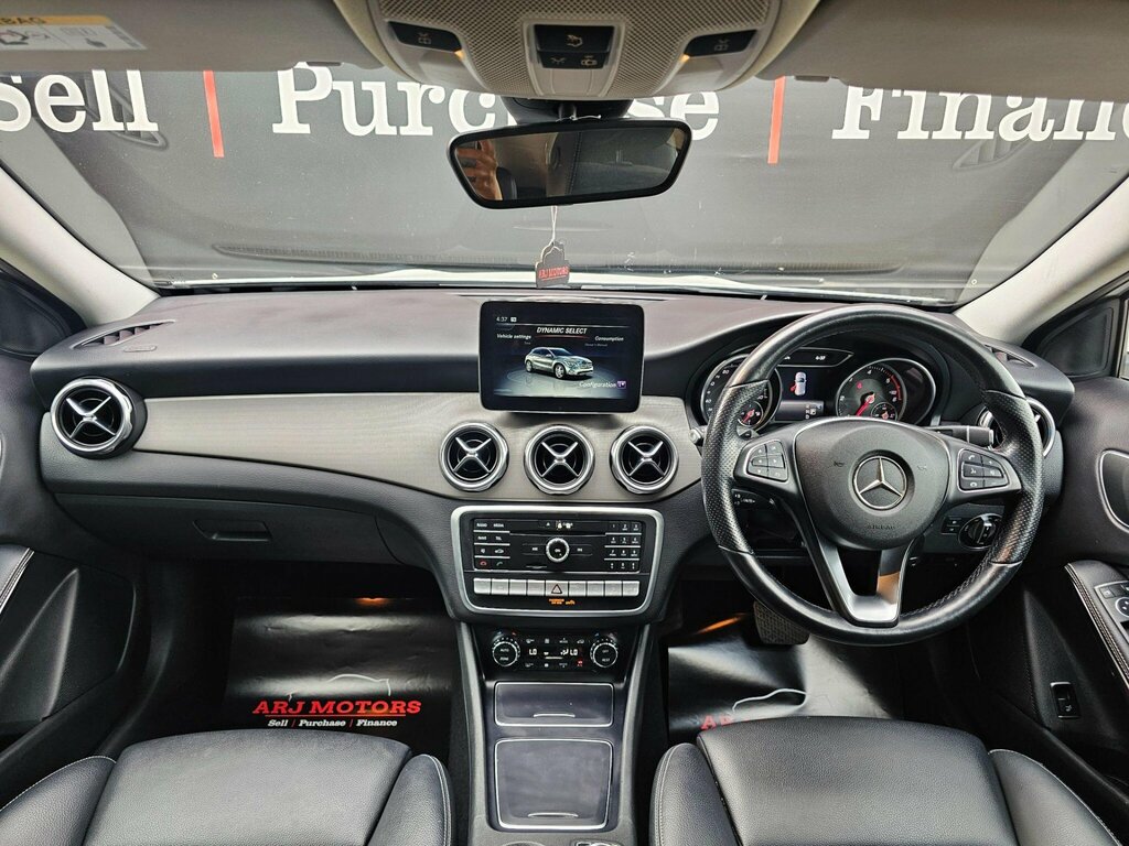 Mercedes-Benz GLA Class 2.1 Gla200d Sport Executive 7G-dct 4Matic Euro 6 White #2