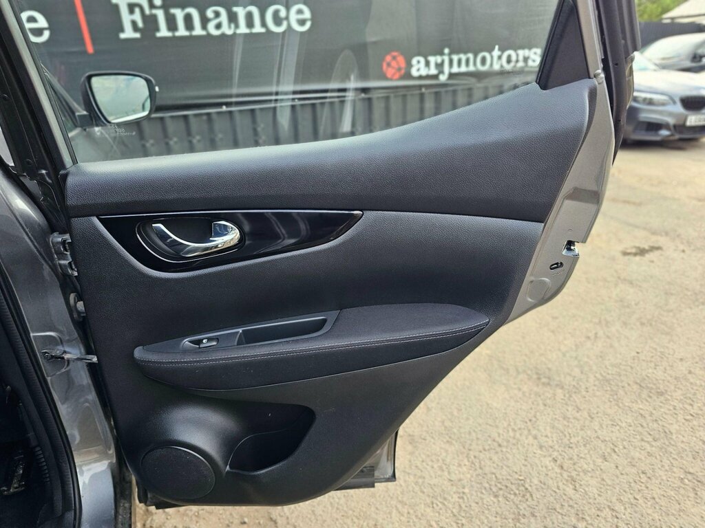 Nissan Qashqai 1.3 Dig-t 140 N-motion With Glass Roof And Nappa L Silver #32