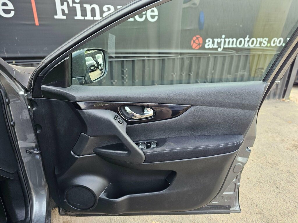Nissan Qashqai 1.3 Dig-t 140 N-motion With Glass Roof And Nappa L Silver #30