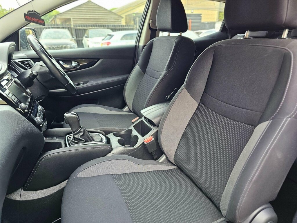 Nissan Qashqai 1.3 Dig-t 140 N-motion With Glass Roof And Nappa L Silver #33