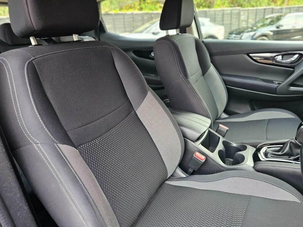 Nissan Qashqai 1.3 Dig-t 140 N-motion With Glass Roof And Nappa L Silver #23