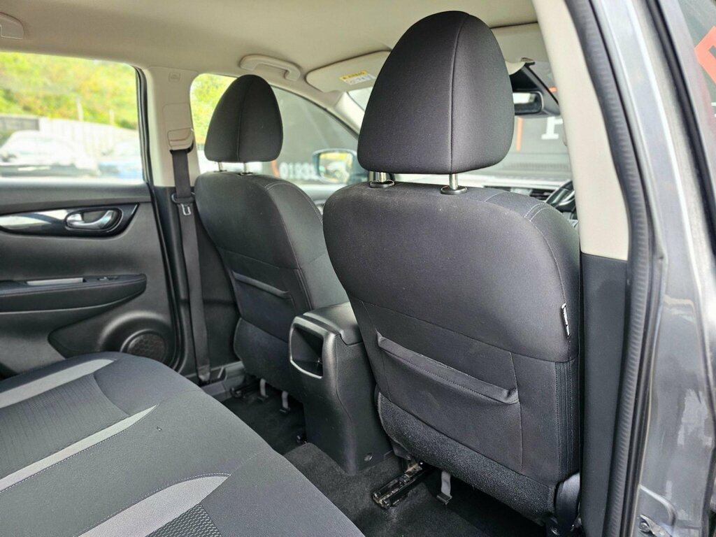 Nissan Qashqai 1.3 Dig-t 140 N-motion With Glass Roof And Nappa L Silver #36