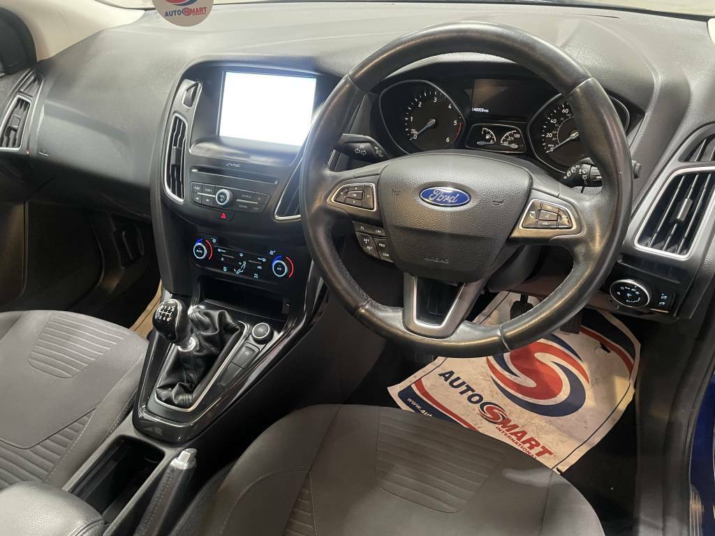 Ford Focus 1.6 Ti-vct 125Ps Zetec 5-Door Estate White #3