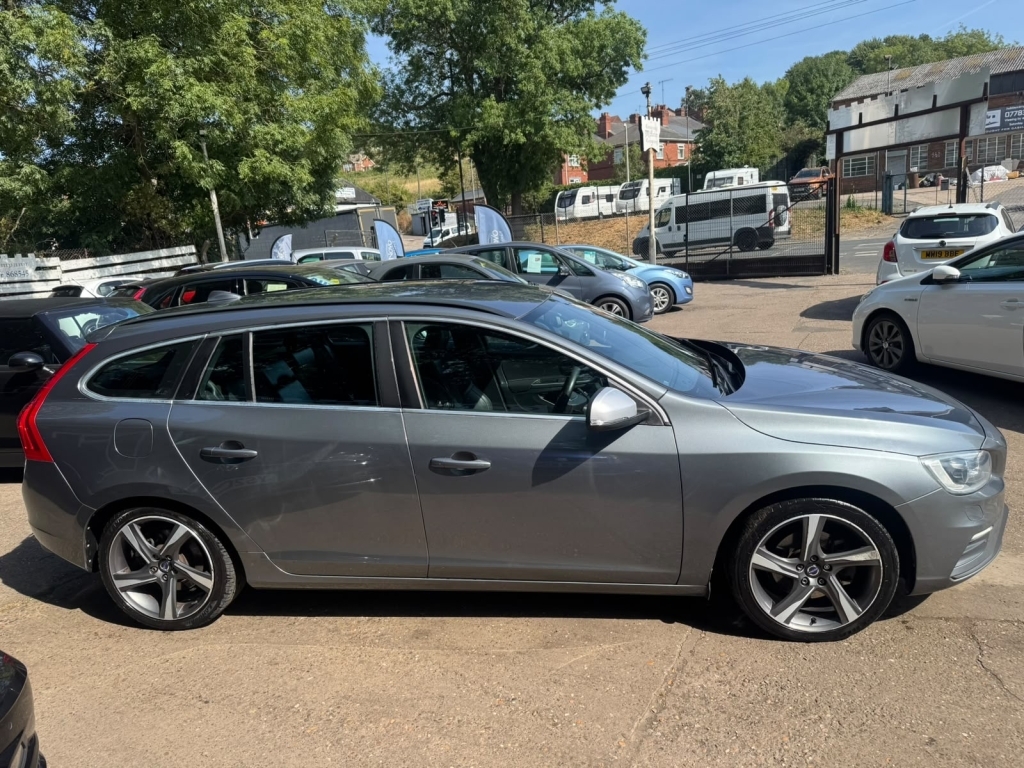 Volvo V60 2.0 D3 R-design Nav Grey #5