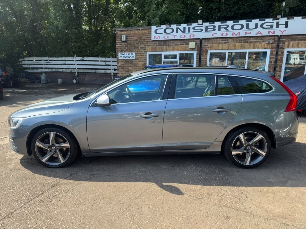 Volvo V60 2.0 D2 R-design Estate Euro 6 S Black #16