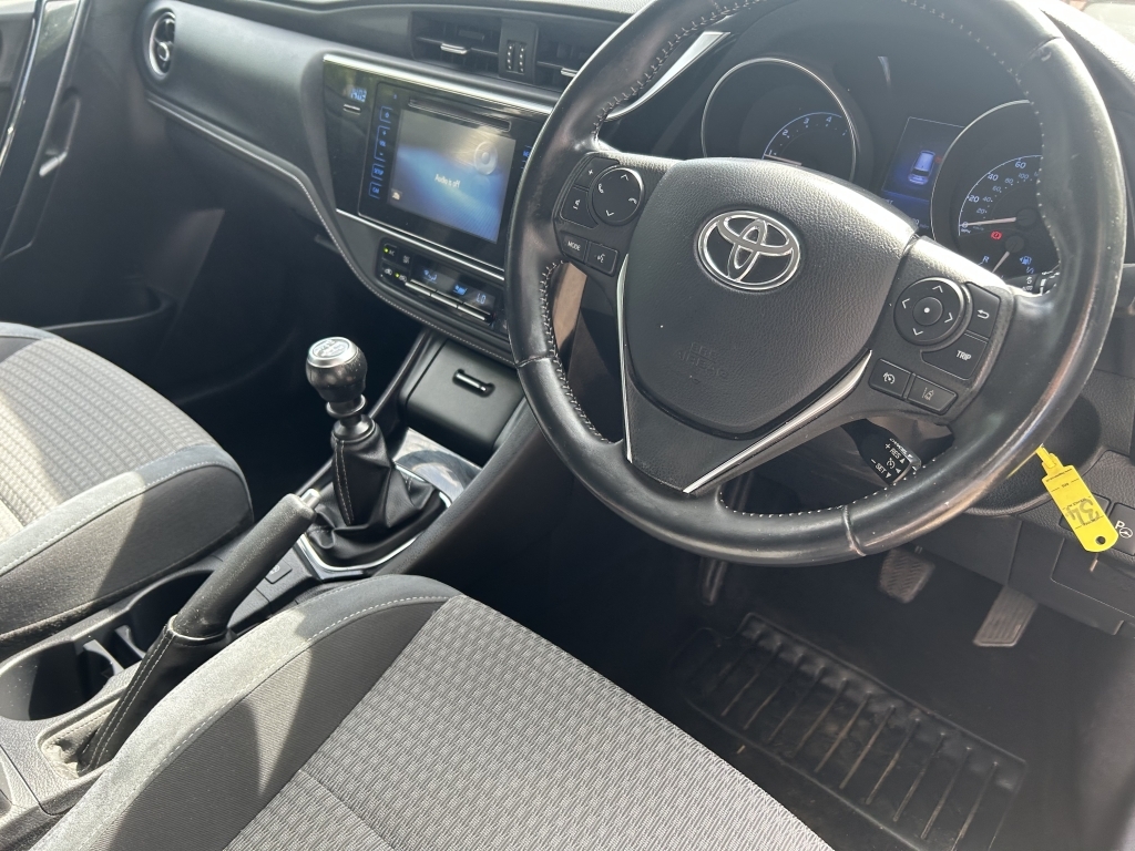 Toyota Auris 1.8 Vvt-h Icon Cvt Euro 6 Ss Red #14