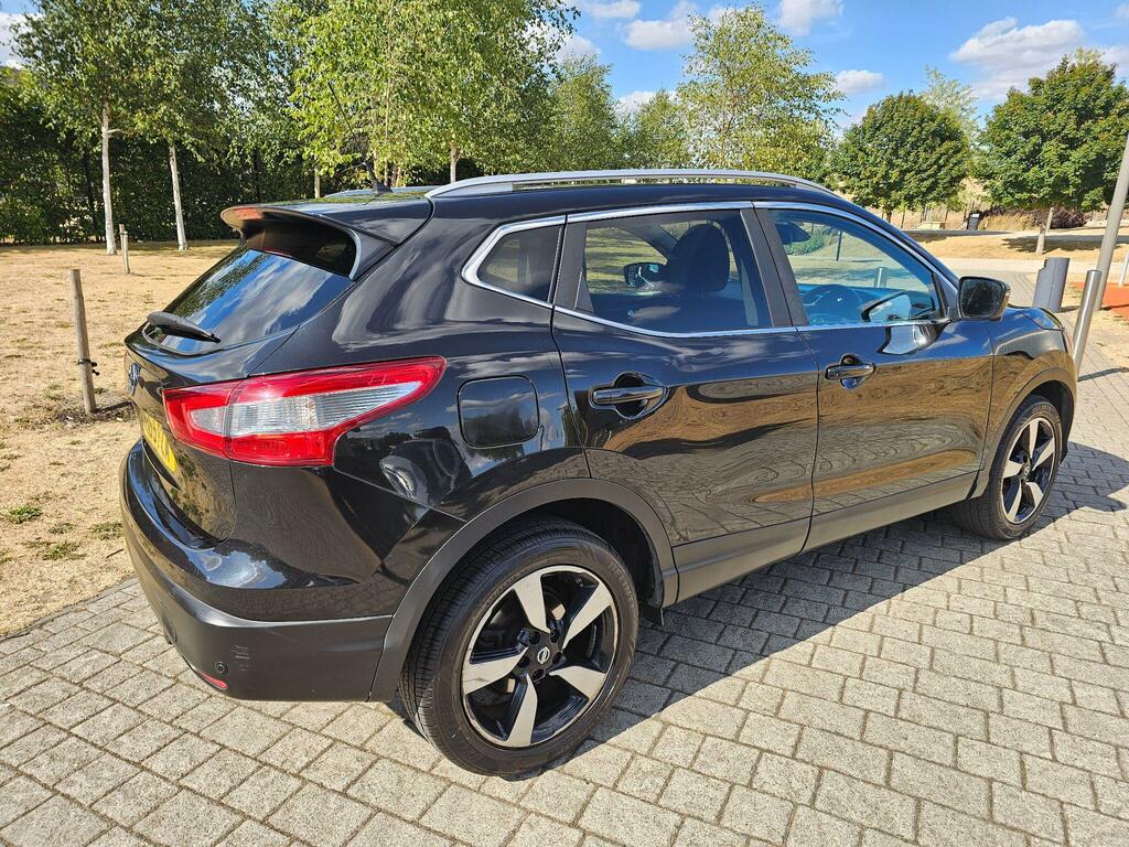 Nissan Qashqai 1.6 Dci Tekna Hatchback Red #11
