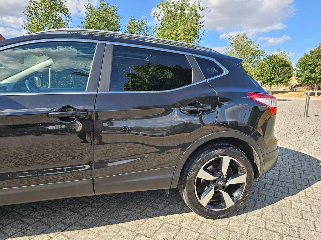 Nissan Qashqai 1.6 Dci Tekna Hatchback Red #32