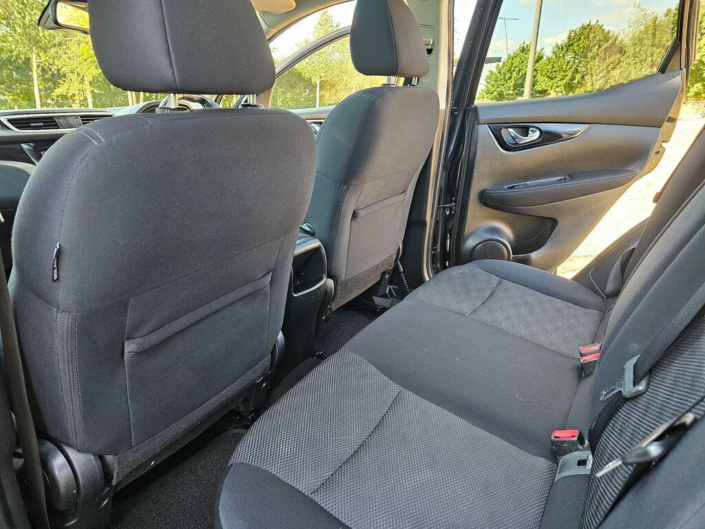 Nissan Qashqai 1.6 Dci Tekna Hatchback Red #24