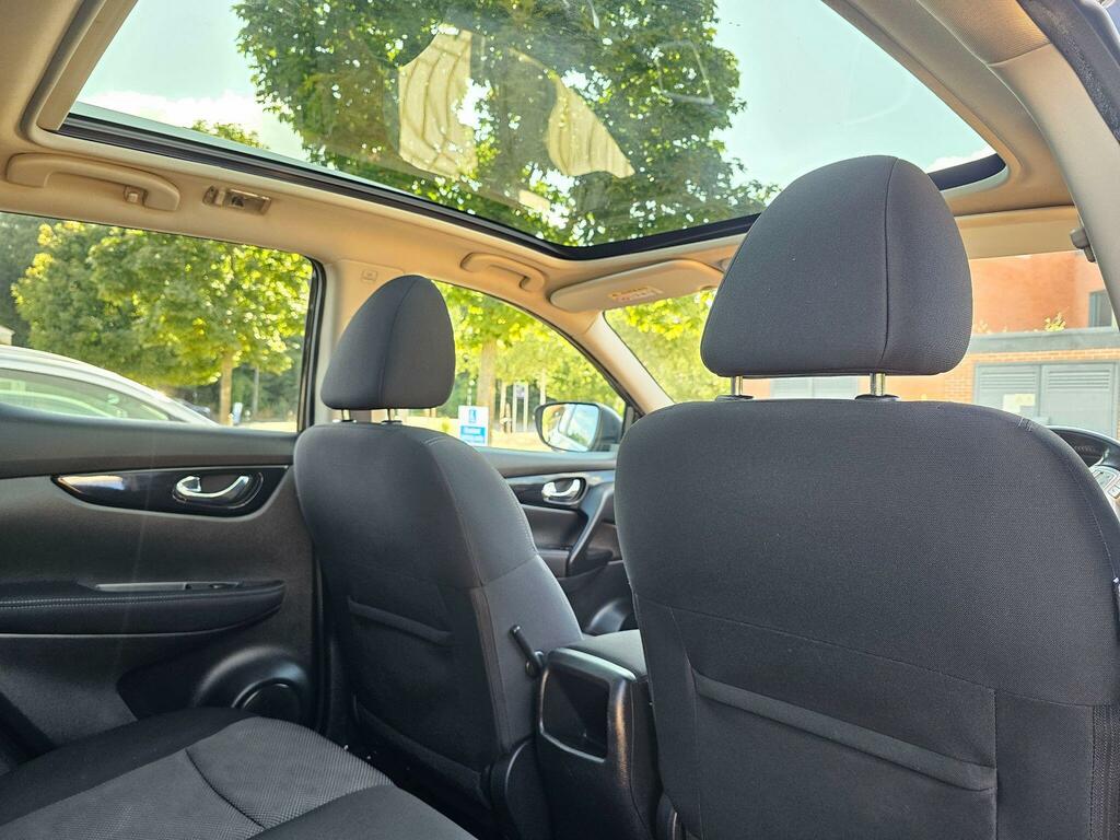 Nissan Qashqai 1.6 Dci Tekna Hatchback Red #26
